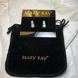 Mary Kay Stunning Triple CZ Graduated Stone Pierced Earrings, NWOT